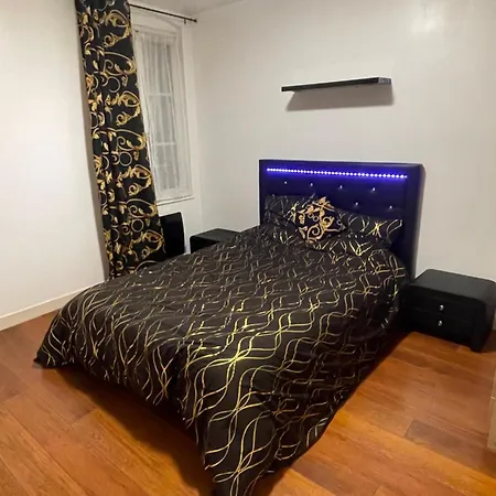 3 Pieces Gare Apartment